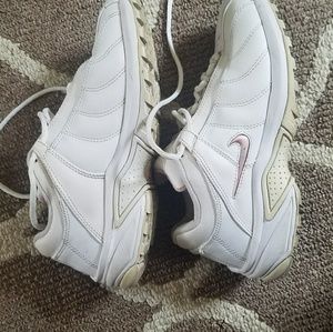 Nike tennis shoes sz 9.5